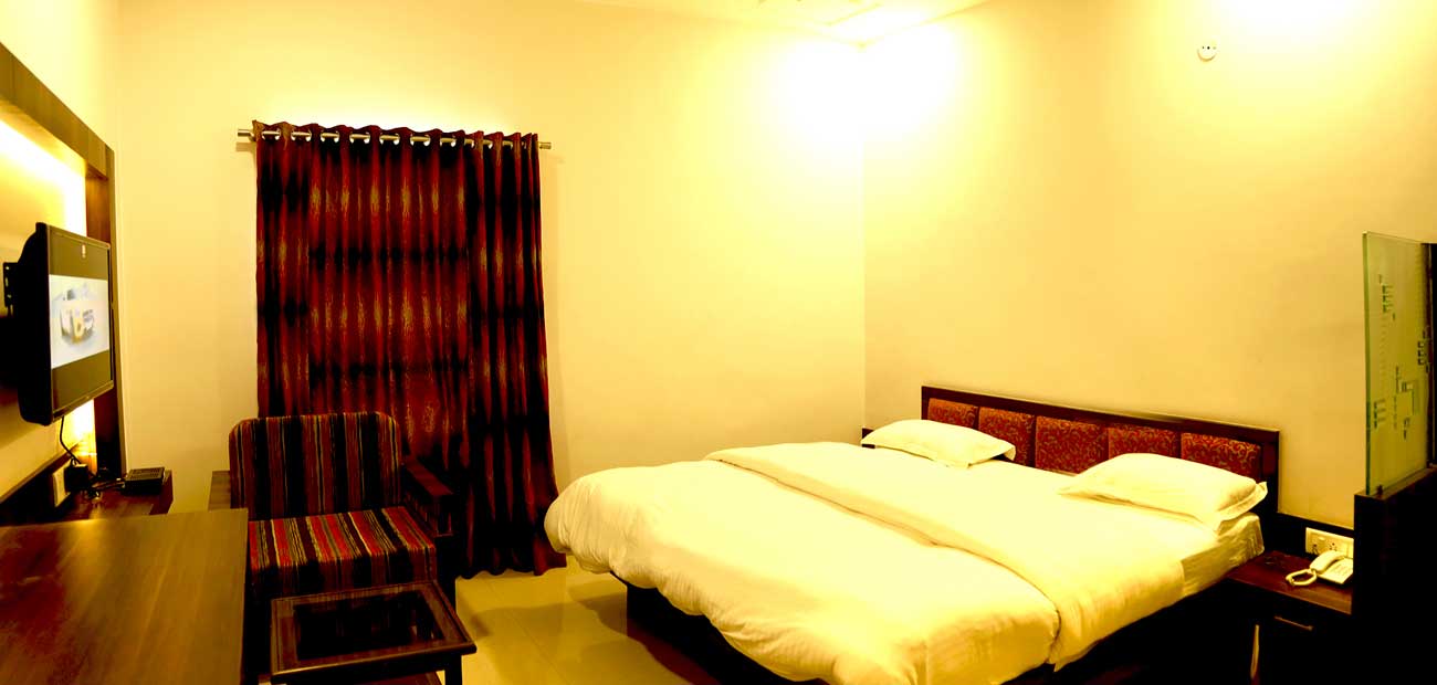 good hotels in khargone