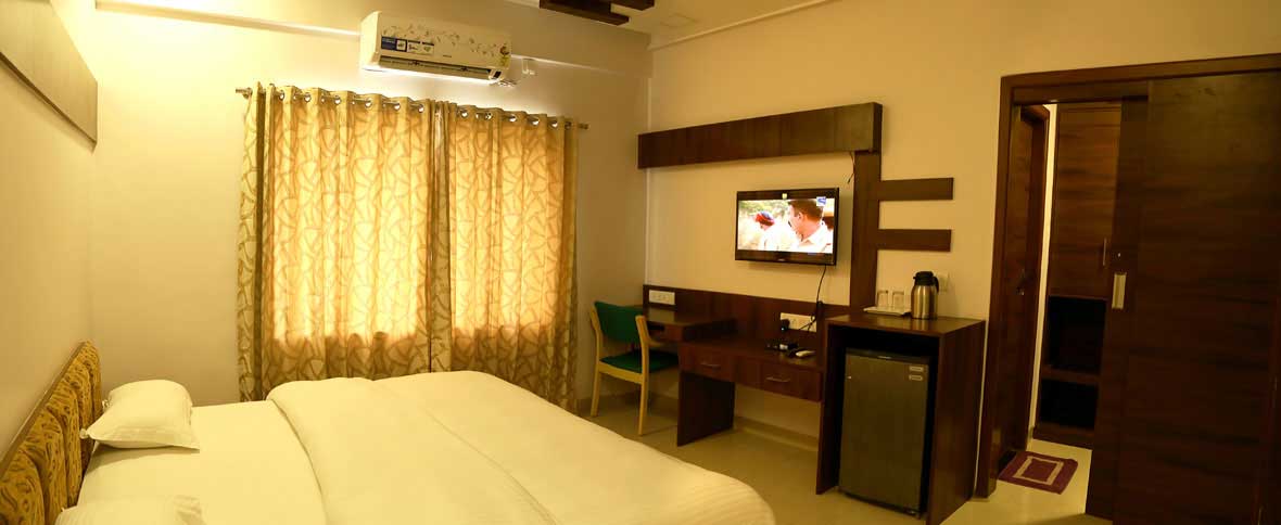 hotel in khargone