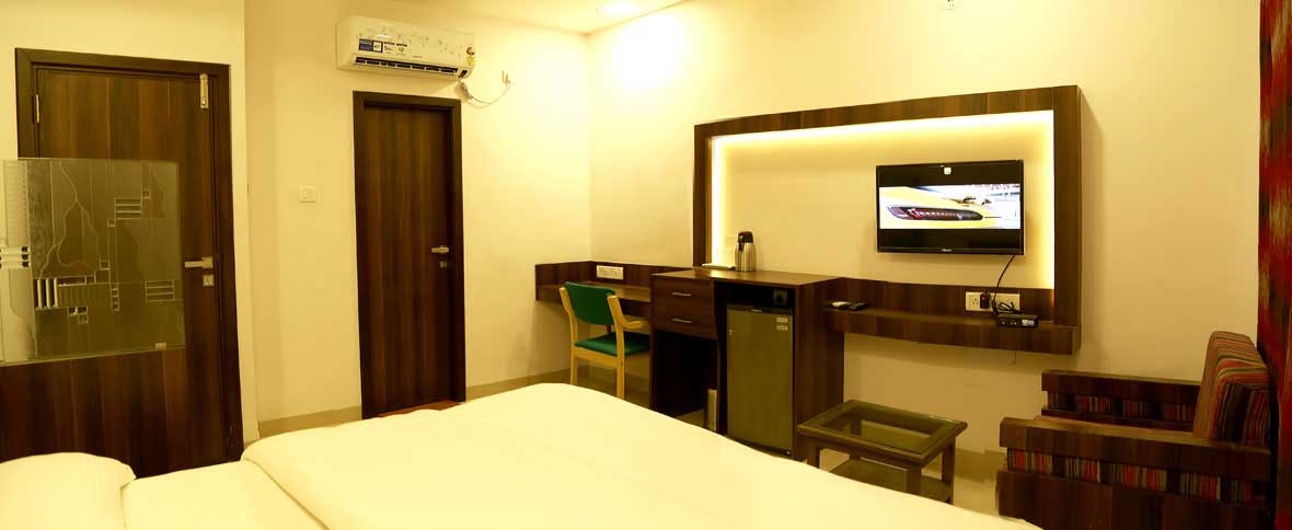 hotel in khargone