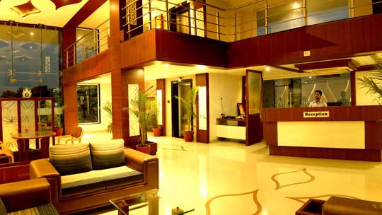 cheap hotel in khargone