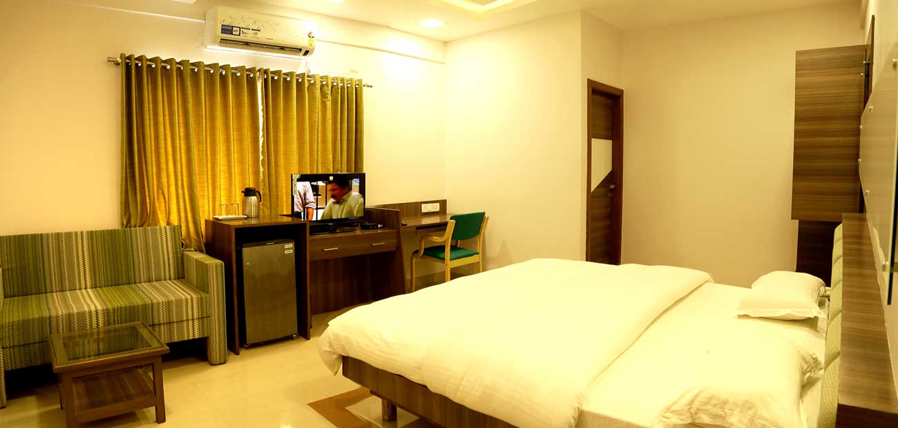 hotels in khargone