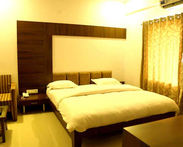 hotel in khargone